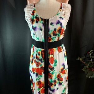 Kensie Medium White Floral Dress Zipper Front